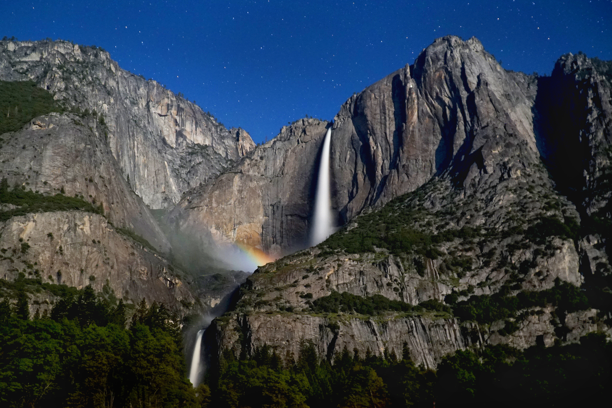 Известные природные достопримечательности. Йосемити национальный парк водопады. Водопад Йосемит в Северной Америке. Водопад утигард. Национальный парк Йосемити Калифорния.